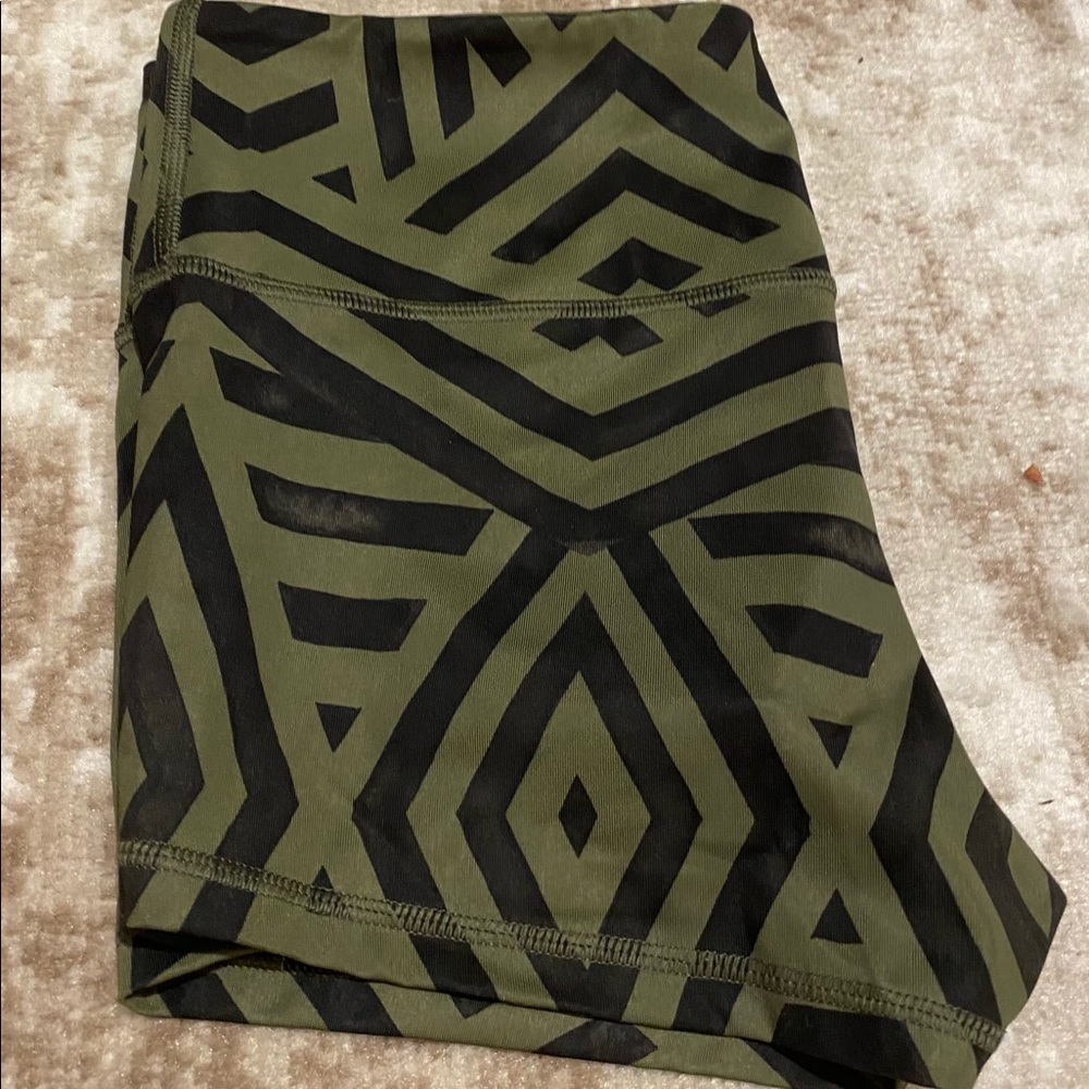 lululemon boogie short 2.5 inch